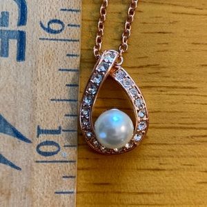 Stunning rose gold tone necklace with rhinestone teardrop pendant and faux pearl